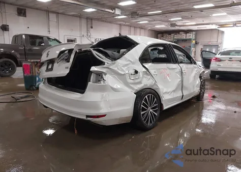 2016 Volkswagen Jetta 1.8T Sport из США, поврежденный, VIN 3VWD17AJ8GM412833